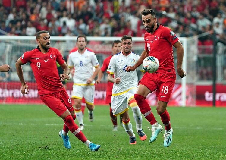 Maç bitti milli yıldız kucaklarda taşındı! 16