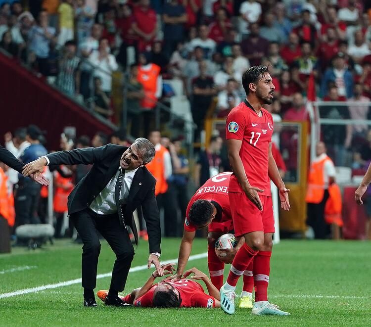Maç bitti milli yıldız kucaklarda taşındı! 2
