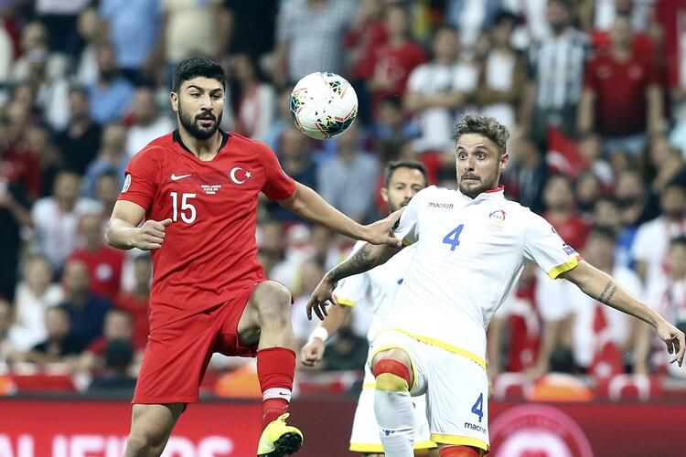 Maç bitti milli yıldız kucaklarda taşındı! 21