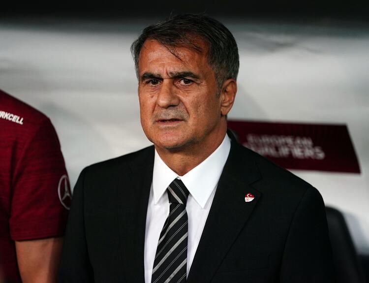 Maç bitti milli yıldız kucaklarda taşındı! 23