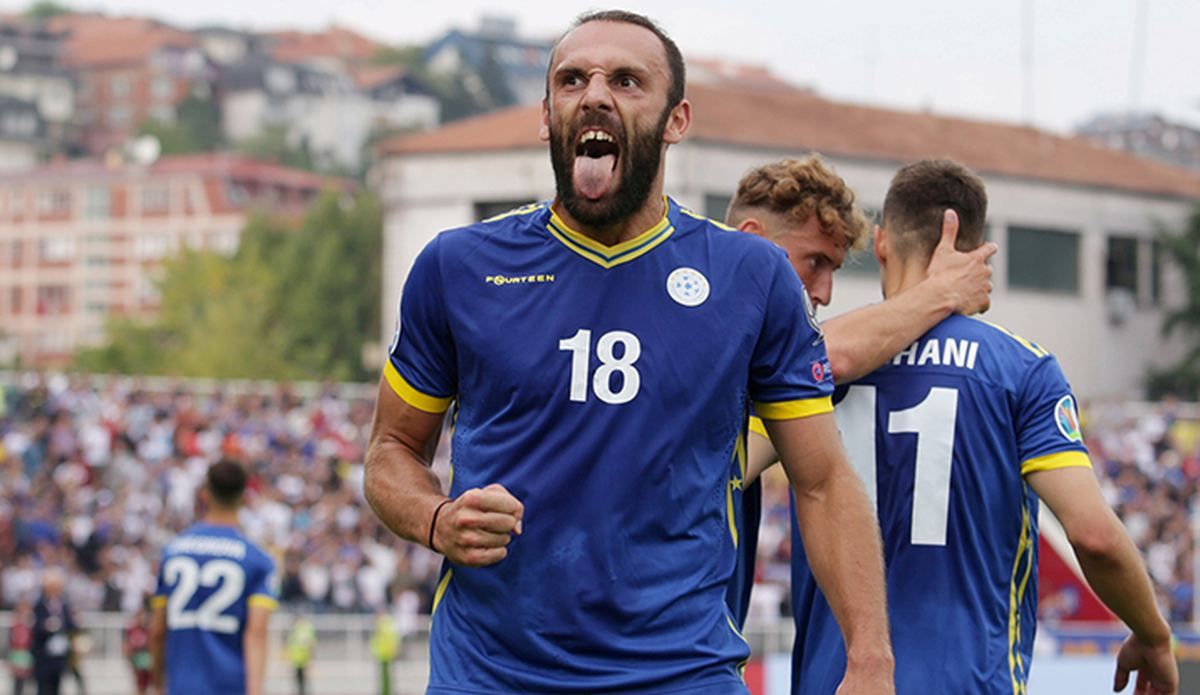 Vedat Muriqi ülkesinde kahraman oldu! 2