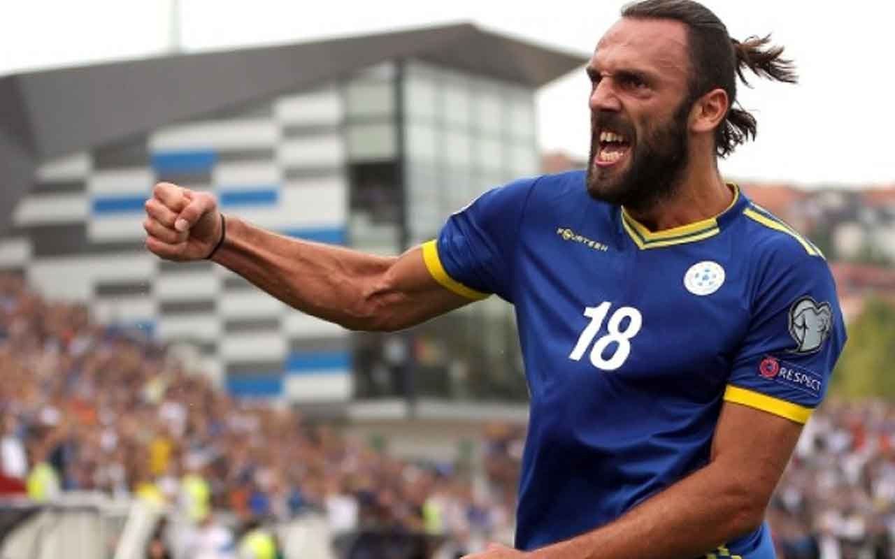 Vedat Muriqi ülkesinde kahraman oldu! 7
