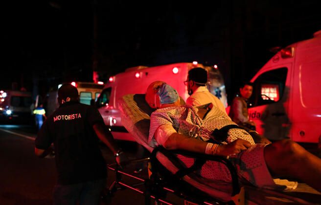 Çığlıklar arasında aşağıya atladılar: 10 ölü... 14