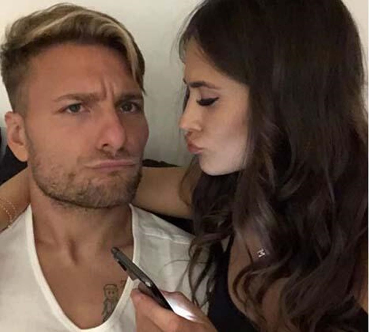 Kamera kayıttaydı! Ünlü futbolcu ve eşinin o anları olay oldu 9