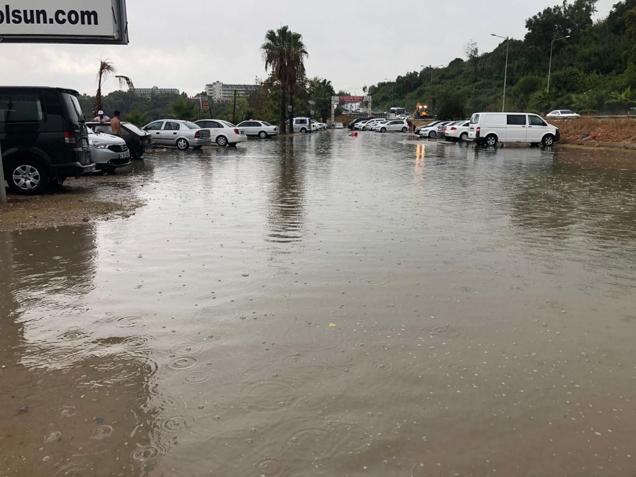 Antalya'da turistler yüzerken yakalandı... 5