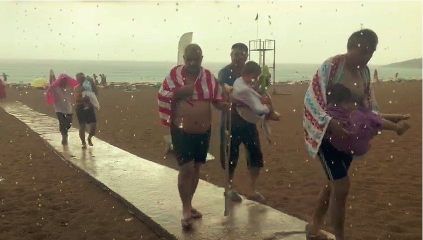 Antalya'da turistler yüzerken yakalandı... 6