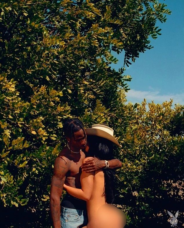 Kylie Jenner Playboy'a soyundu! 2