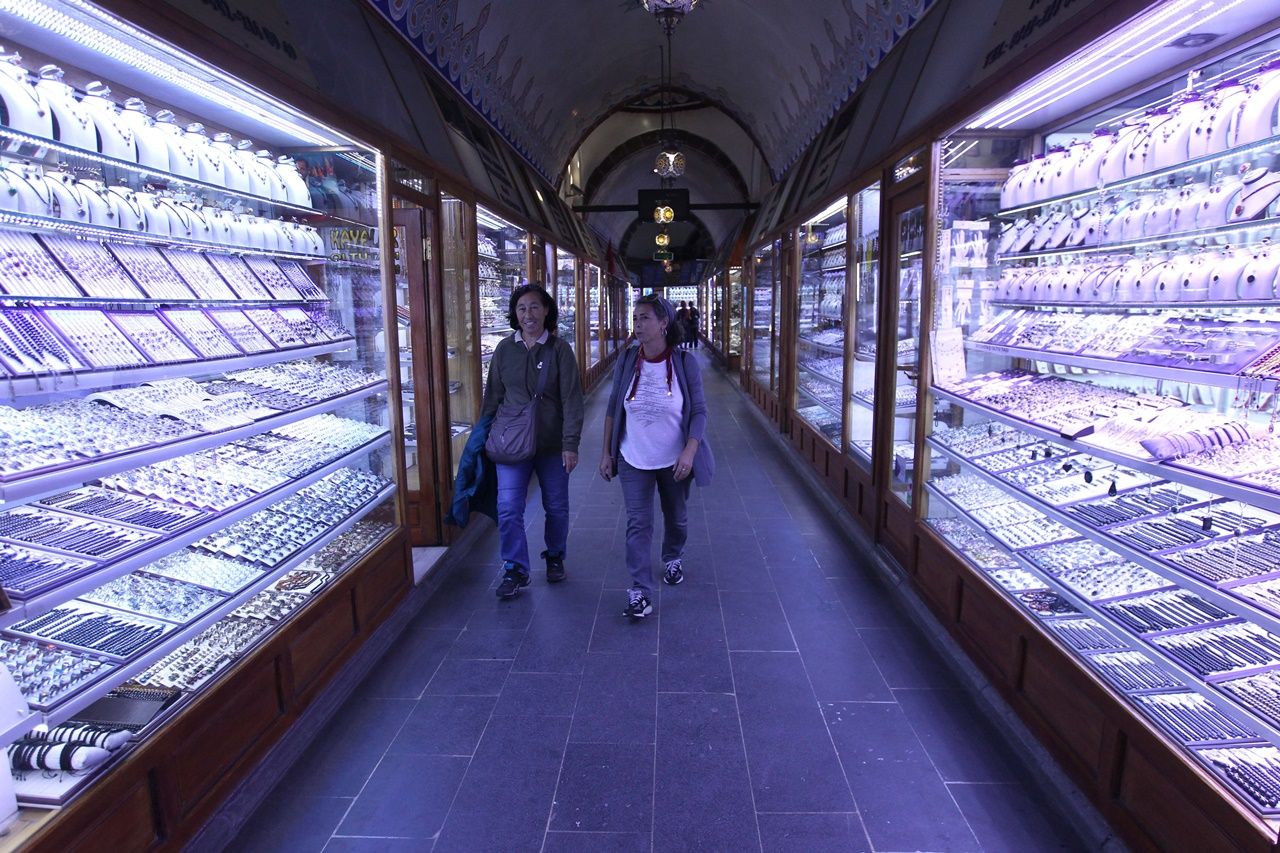 Turistlerin ilgisini çekiyor... 12