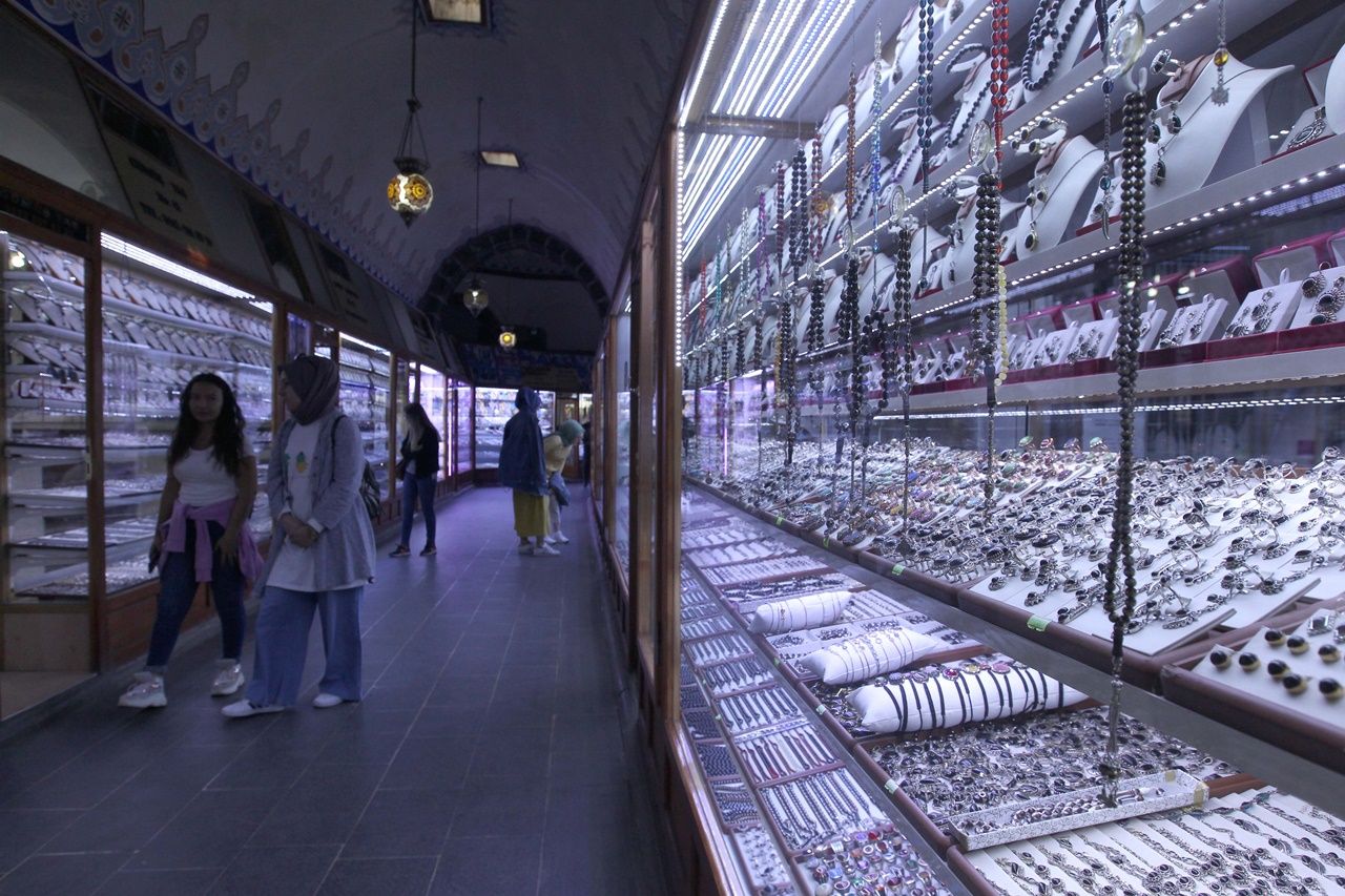 Turistlerin ilgisini çekiyor... 15