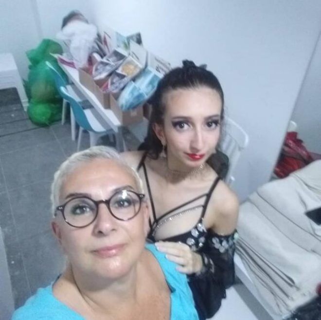 Annesinin mesleğini seçti, dansöz oldu! 6