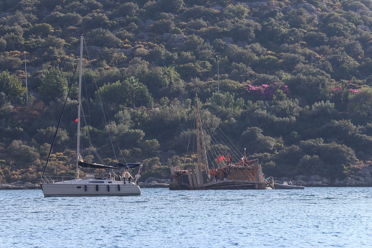 Antik gemi Abora IV Kaş'a geldi... 1