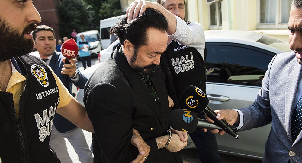 "Zengin bir ailenin çocuğu kılığına girerek Adnan Oktar örgütüne sızdım!" 14