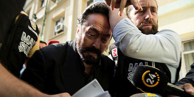 "Zengin bir ailenin çocuğu kılığına girerek Adnan Oktar örgütüne sızdım!" 15