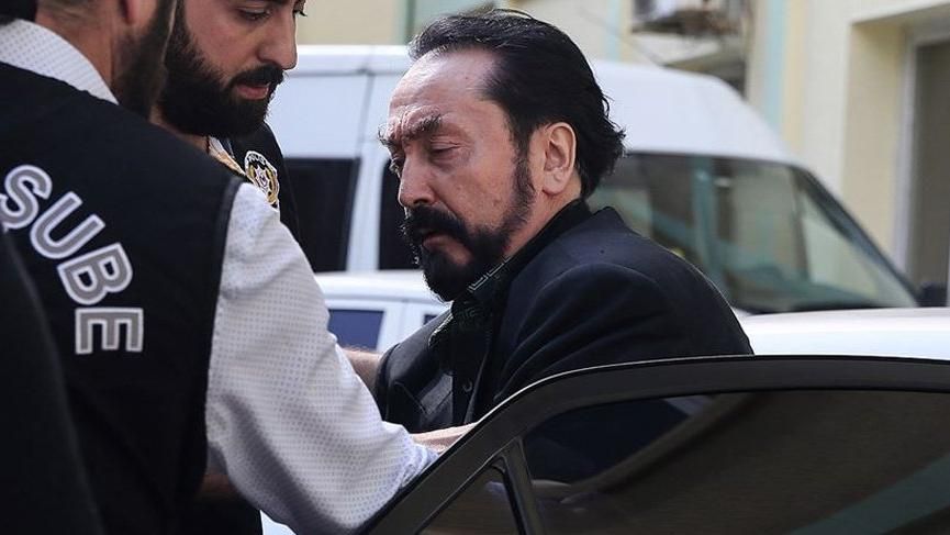 "Zengin bir ailenin çocuğu kılığına girerek Adnan Oktar örgütüne sızdım!" 16