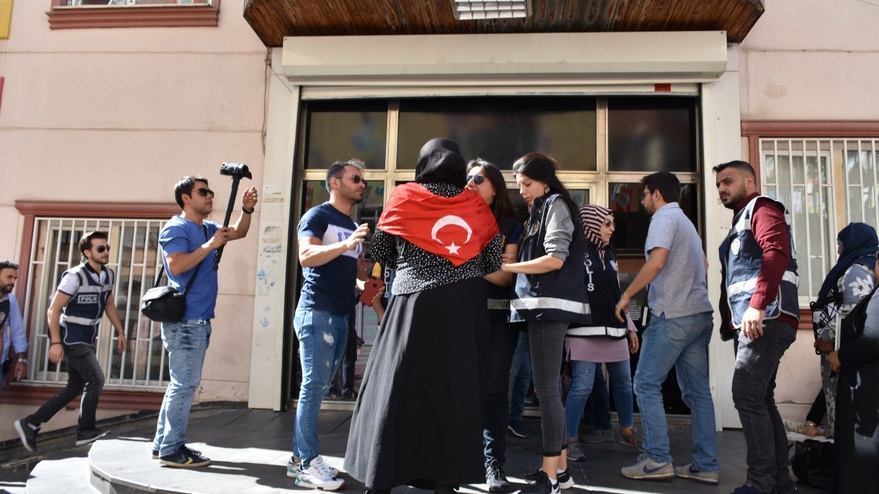 Evlat nöbetindeki annelerin tepkisi büyüyor! 8