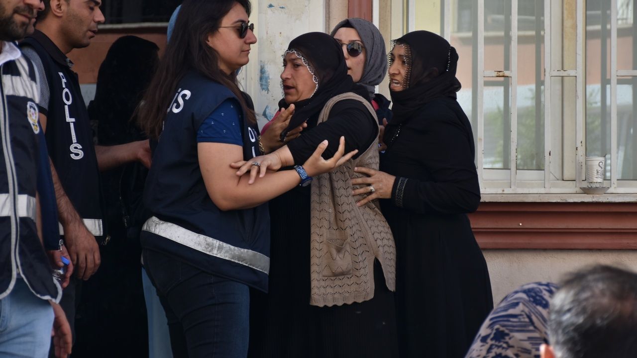Evlat nöbetindeki annelerin tepkisi büyüyor! 9