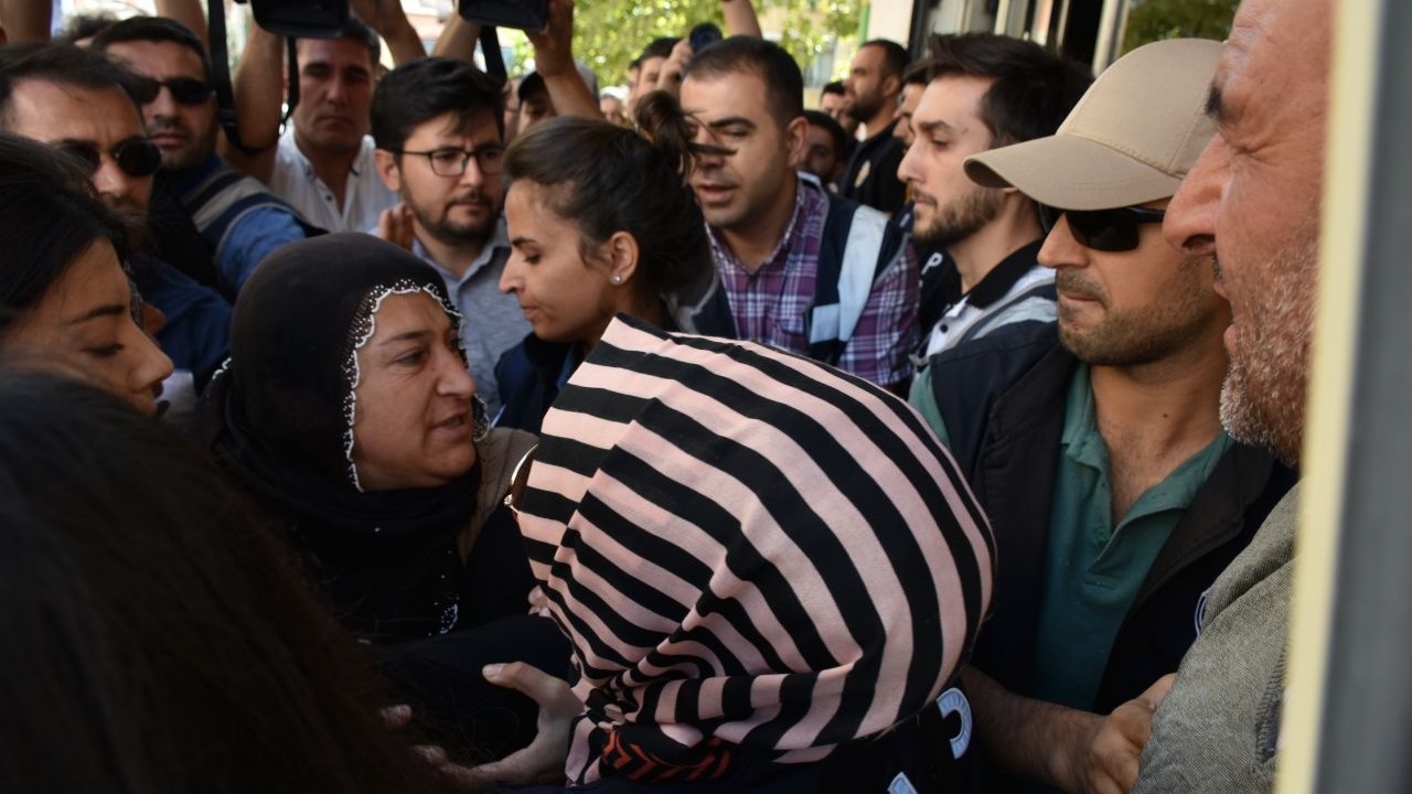 Evlat nöbetindeki annelerin tepkisi büyüyor! 1