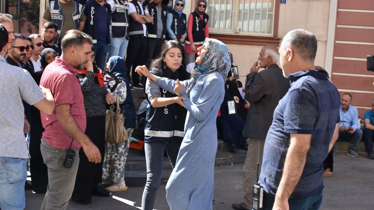 Evlat nöbetindeki annelerin tepkisi büyüyor! 6