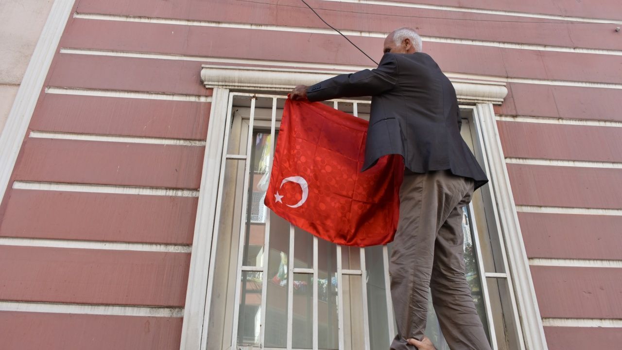 Evlat nöbetindeki annelerin tepkisi büyüyor! 4