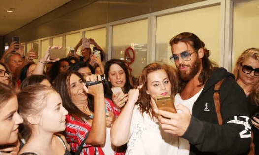 Atina'da Can Yaman rüzgarı! 8