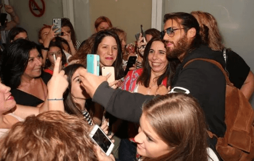 Atina'da Can Yaman rüzgarı! 9