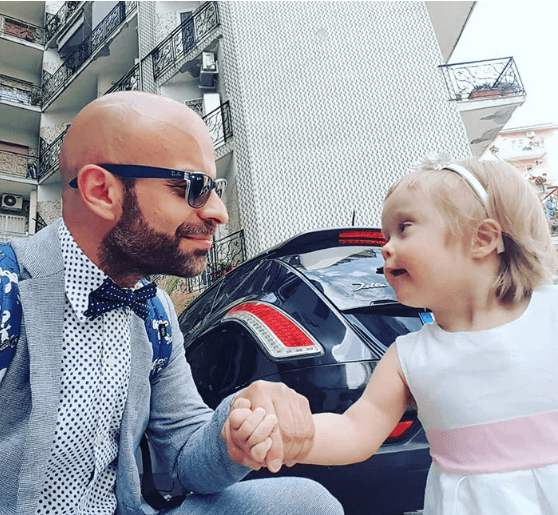 20 ailenin reddettiği Down sendromlu kız çocuğunu evlat edindi! 5
