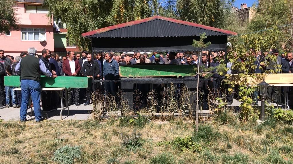 Oğluyla aynı mezara gömüldü! 3