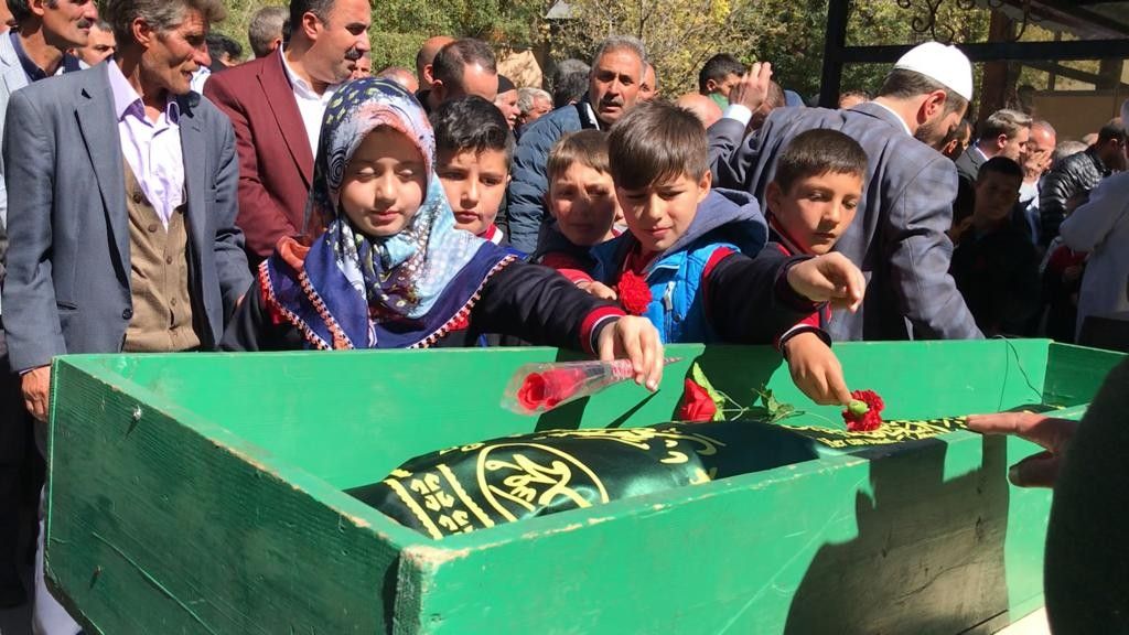 Oğluyla aynı mezara gömüldü! 6