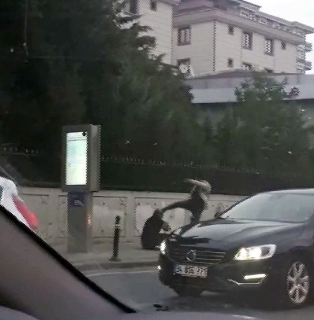 Tekmeleyip kurşun yağdırdı! 1
