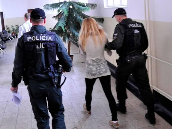 Rus modelle eve gelmişti! 3 el silah sesi duyuldu 6