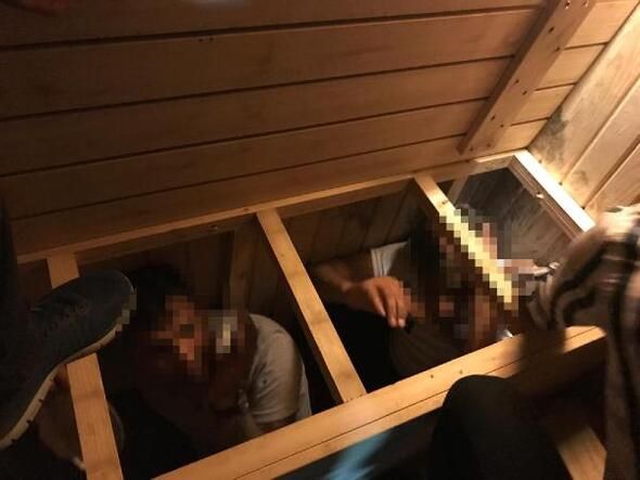 Sahte polisler saunada saklanırken yakalandılar! 5