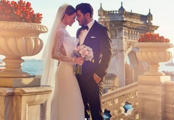Ebru Şallı nikah masasına oturdu! 1