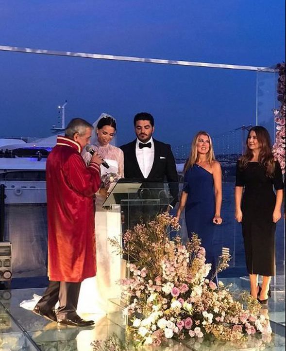 Ebru Şallı nikah masasına oturdu! 4
