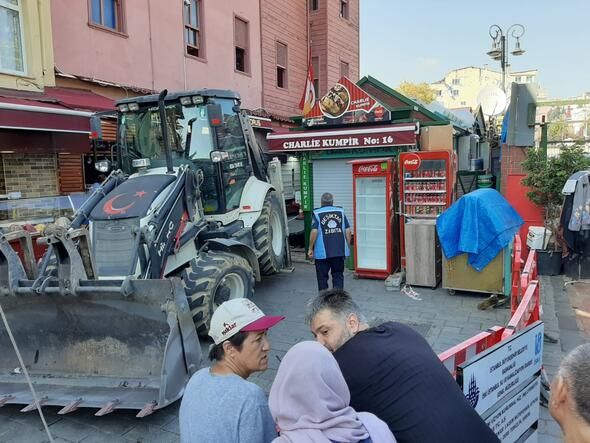 Binlerce kişinin kullandığı yol çöktü! 4