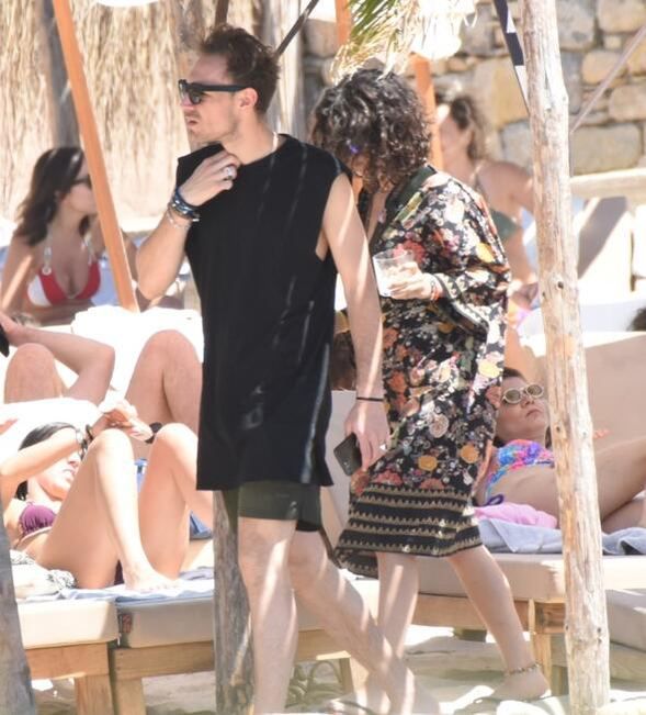 Beren Saat ile Dj Maga'nın tatile çıktığı ortaya çıktı! 1