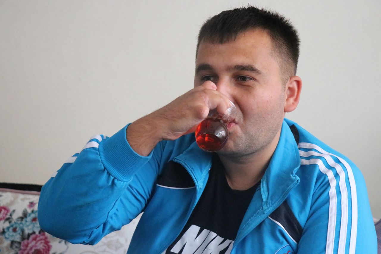 Ayak parmakları eline dikildi! 2