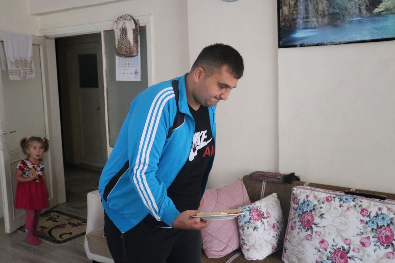 Ayak parmakları eline dikildi! 3