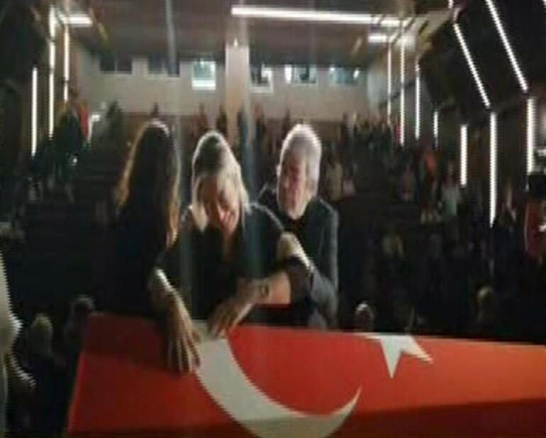 Usta oyuncu son yolculuğuna uğurlandı! 1