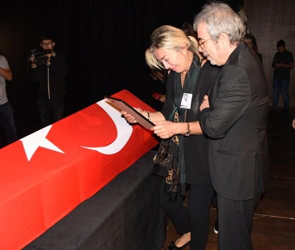Usta oyuncu son yolculuğuna uğurlandı! 7