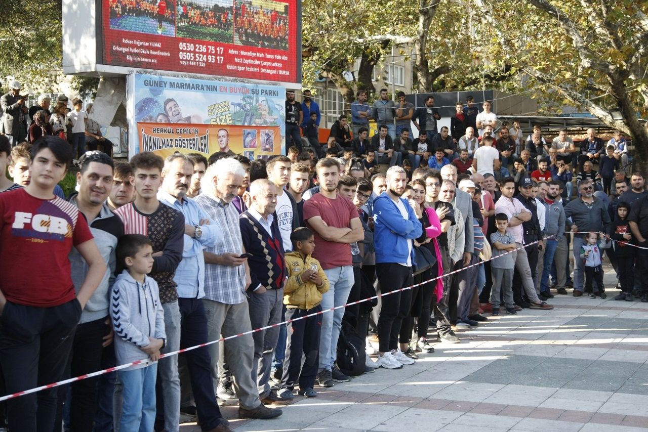 İki otomobilin gücüne karşı koydu... 4