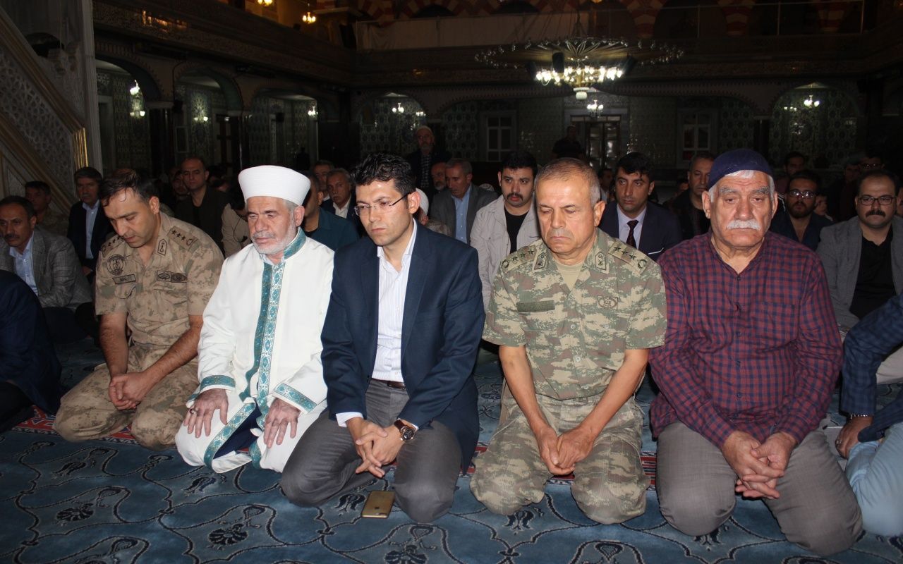 90 bin camide Mehmetçik için dua edildi! 30