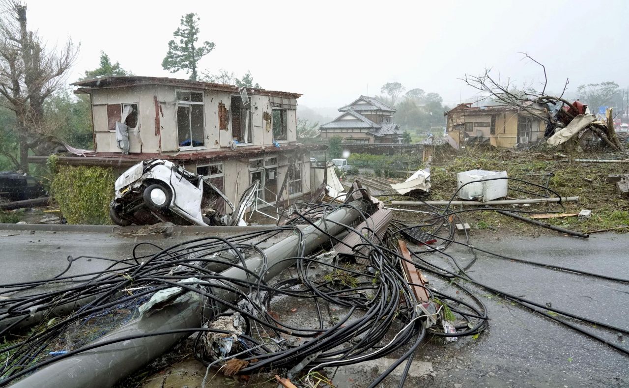 Japonya'yı önce deprem, sonra Hagibis vurdu... 16