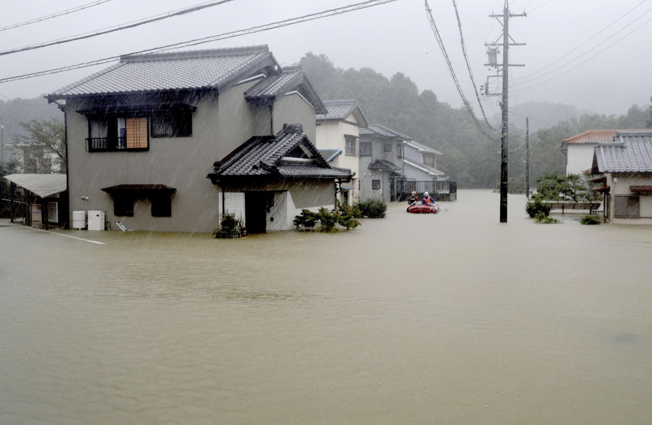 Japonya'yı önce deprem, sonra Hagibis vurdu... 13
