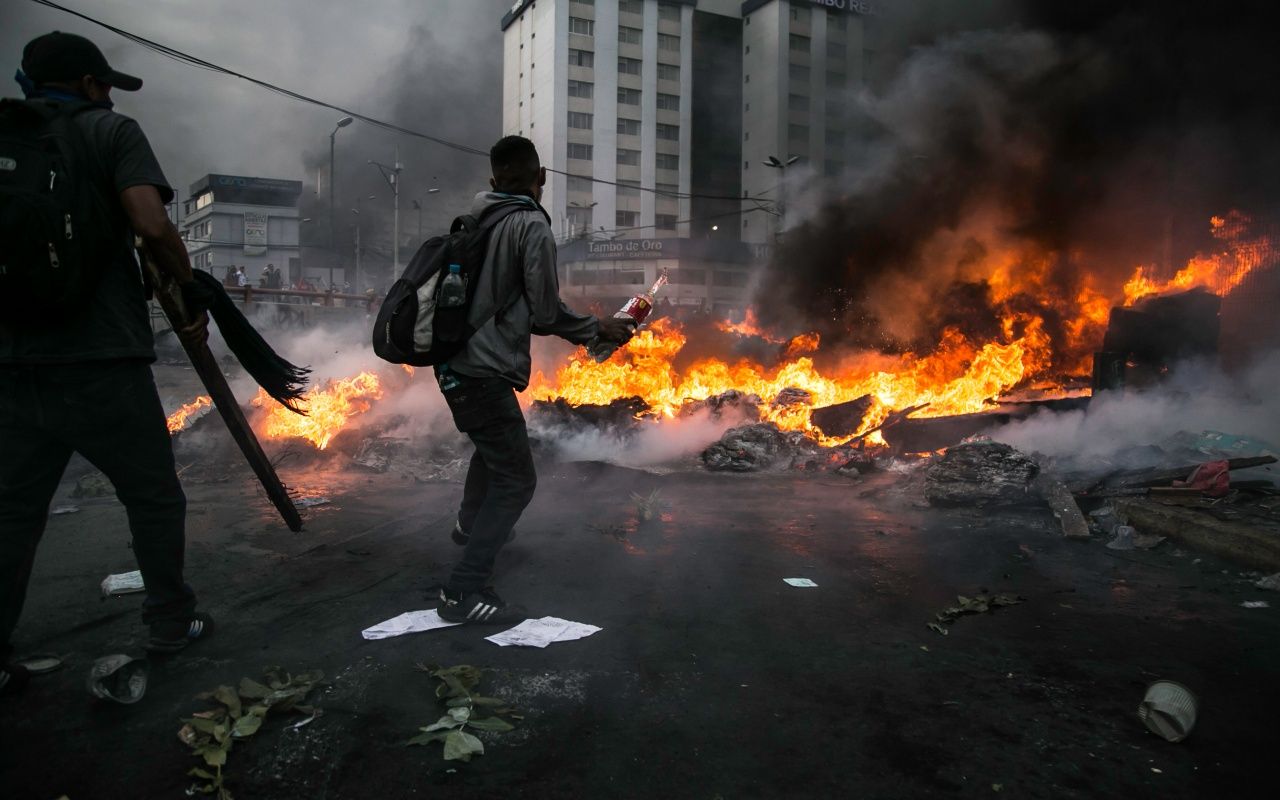 Sokağa çıkma yasağına rağmen protestolar sürüyor! 6