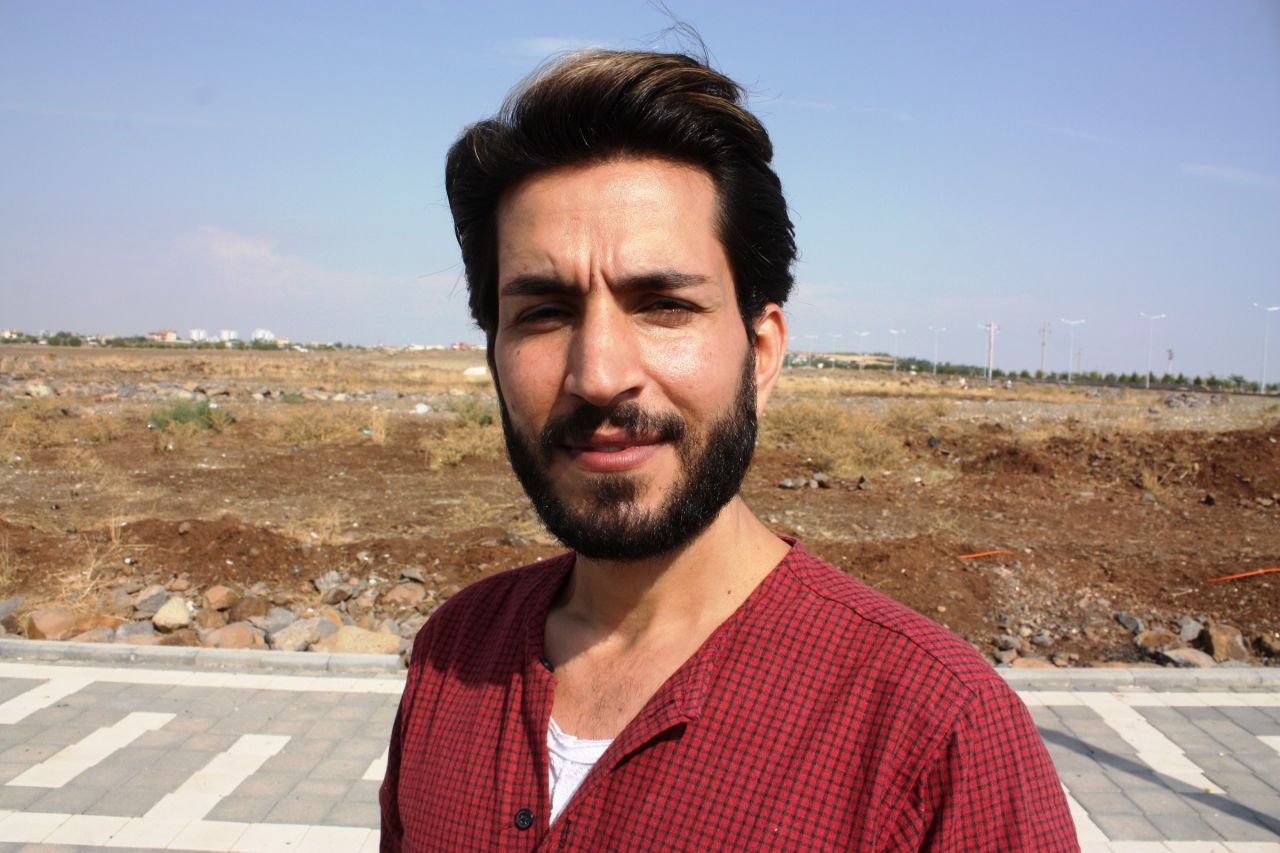 Kamyonet kasasında gözlerini kapatıp tıraş yaptı! 4