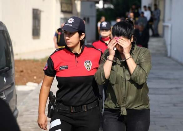 Güzel kadınları 'lüks araba' diye pazarladılar! 5
