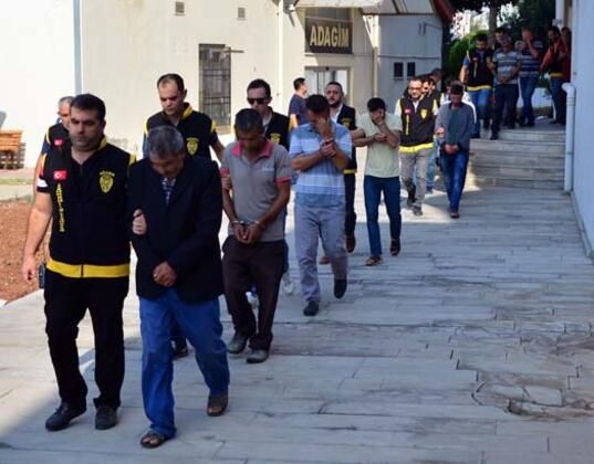 Güzel kadınları 'lüks araba' diye pazarladılar! 8