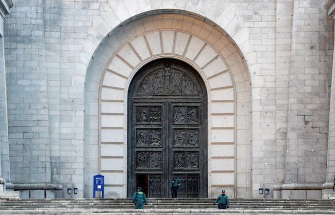 Diktatör Franco'nun naaşı Madrid'e taşınıyor! 16