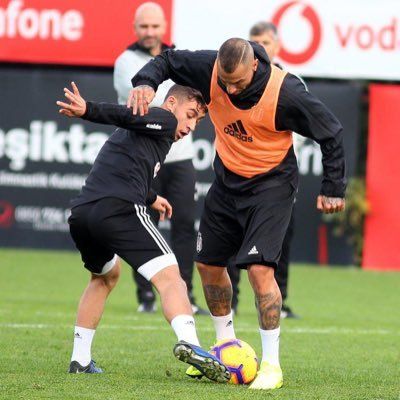 'Bir yere gitme, seninle oynamak istiyorum' 5