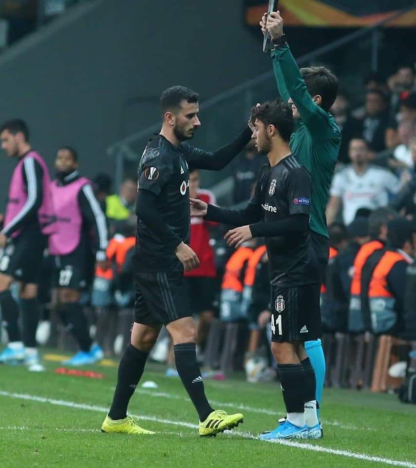 'Bir yere gitme, seninle oynamak istiyorum' 2